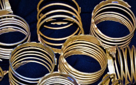 BRĂȚĂRILE DE AUR, IPOTEZE ȘI CONTROVERSE