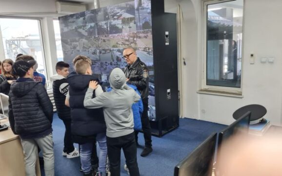ÎN VIZITĂ. Elevi, la Poliția Locală Deva