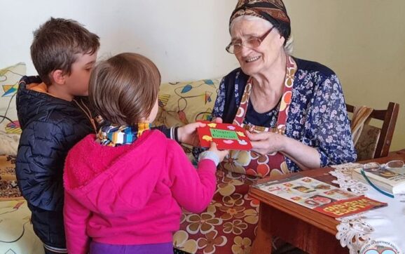 VOLUNTARIAT. Daruri pentru vârstnici din partea copiilor