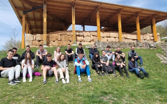 EDUCAȚIE. Elevi în vizită la Cetăţile Dacice