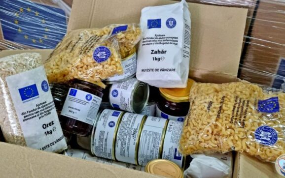 SPRIJIN PENTRU DEFAVORIZAȚI. Mii de hunedoreni primesc pachete gratuite cu alimente