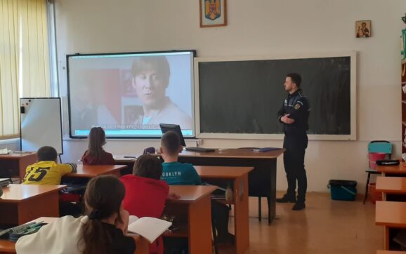 SIGURANȚĂ. Poliștii, din nou la şcoală