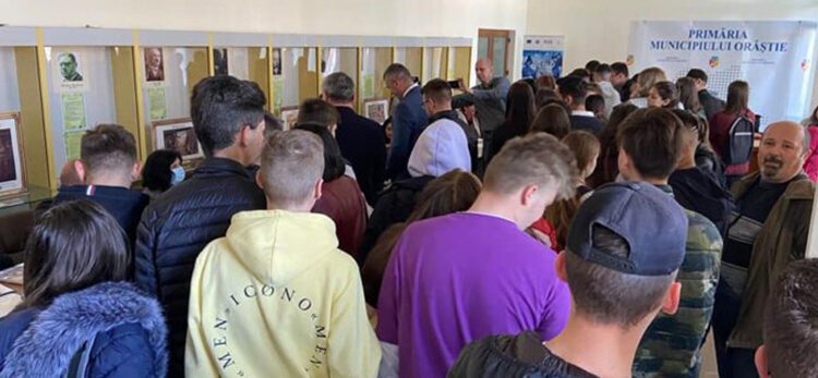 BURSĂ AJOFM. Zeci de persoane și-au găsit serviciu