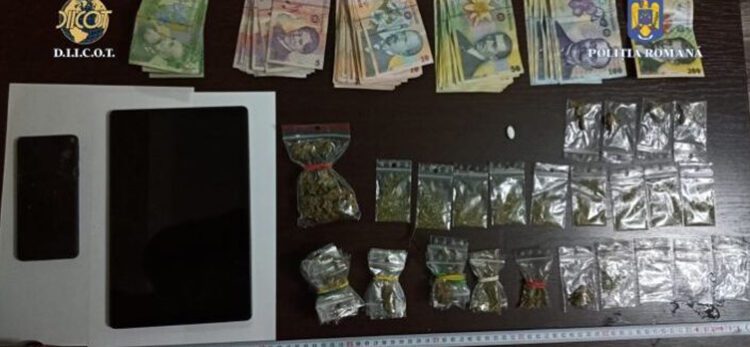 DIICOT. Percheziții în Hunedoara la traficanți de droguri
