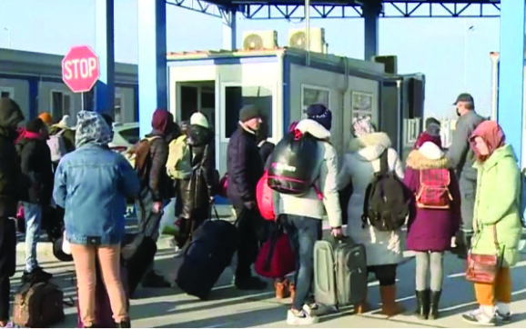 UCRAINA. 2.200 de bărbaţi, opriţi să fugă de război