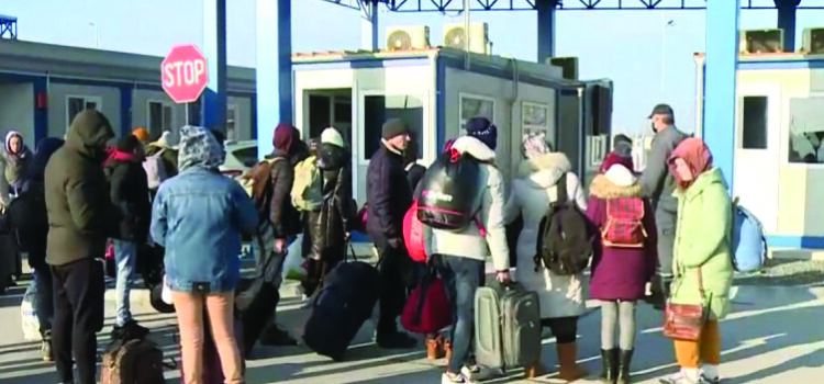 UCRAINA. 2.200 de bărbaţi, opriţi să fugă de război