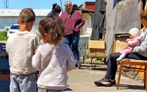 COPII CU COPII. DAS Deva caută să identifice mamele minore