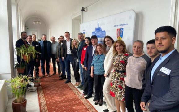 ZIUA TINERETULUI. Tineri deveni, în vizită la instituții publice