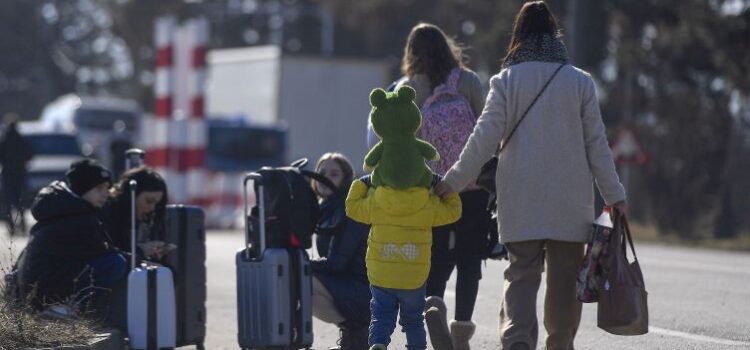 ASISTENȚĂ SOCIALĂ. Anchete în rândul refugiaților găzduiți în Deva