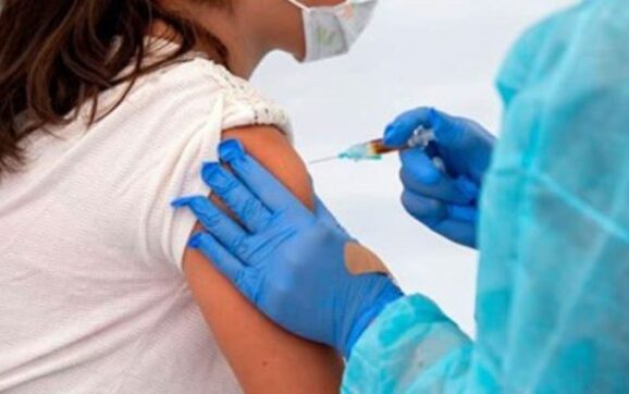 VACCINARE. Începe administrarea celei de-a patra doze