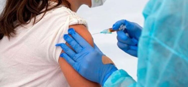 VACCINARE. Începe administrarea celei de-a patra doze