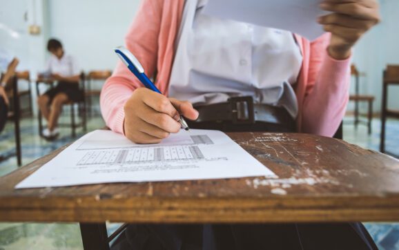 BACALAUREAT. Peste 2.300 de elevi s-au înscris la examenul maturității