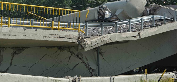 Ce are podul lor cu şpaga noastră?