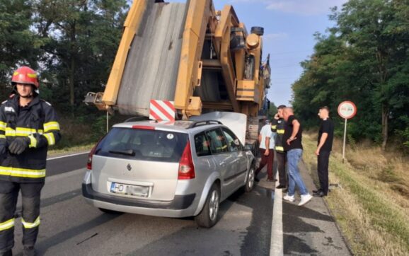 Accident rutier în apropiere de Orăștie. O tânără a fost rănită