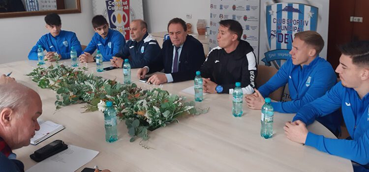 FOTBAL. CSM Deva şi-a prezentat noile achiziţii