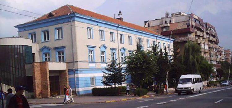 Tânără de 24 de ani, violată pe o stradă din apropierea Primăriei Petroşani