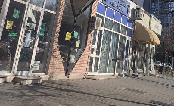 Blocul din Deva renovat cu un milion de euro face victime