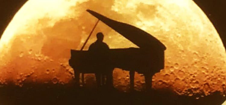 UN PIAN, UN MAESTRU ȘI O CARTE