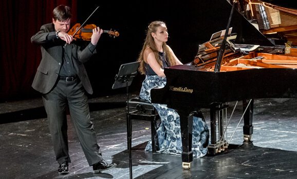 A aplauda sau a nu aplauda