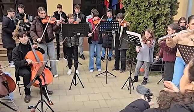  Deva: CÂND ARTA ÎNVINGE SCANDALUL